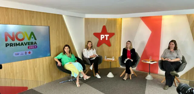Presenças no estúdio. Gleide, Vivi, Maria do Rosário e Tais.